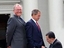 Bush lässt sich befummeln