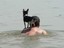 Hund aufn Rücken